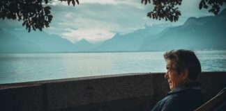 Jak dbać o kondycję psychiczną osób starszych i chorych?