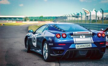 Dlaczego Ferrari jest żółte?